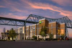 Holiday Inn Express and Suites Astoria