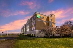 Holiday Inn Express and Suites Astoria