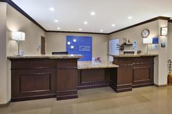 Holiday Inn Express and Suites Washington Meadow L