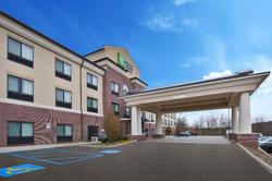 Holiday Inn Express and Suites Washington Meadow L