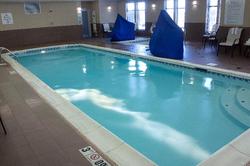 Holiday Inn Express and Suites Youngstown West Aus