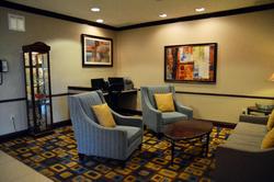 Holiday Inn Express and Suites Youngstown West Aus