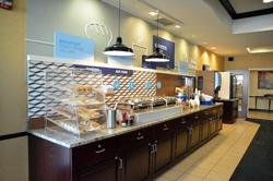Holiday Inn Express and Suites Youngstown West Aus
