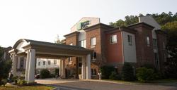 Holiday Inn Express and Suites Cherokee Casino