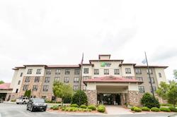Holiday Inn Express and Suites Lexington NW The Vi