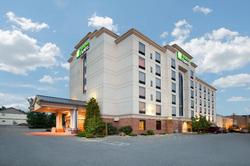 Holiday Inn Express and Suites Bloomington