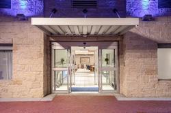 Holiday Inn Express and Suites Manhattan