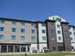 Holiday Inn Express and Suites Kansas City Airport