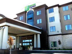 Holiday Inn Express and Suites Kansas City Airport