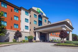 Holiday Inn Express and Suites Kansas City Airport