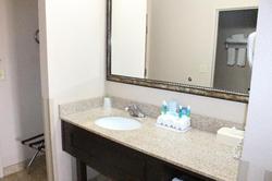Holiday Inn Express and Suites Kansas City Liberty