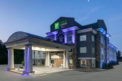 Holiday Inn Express and Suites Marshall