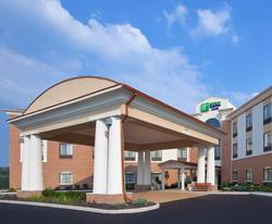 Holiday Inn Express and Suites Akron Regional Airp