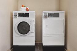 Holiday Inn Express and Suites Akron Regional Airp