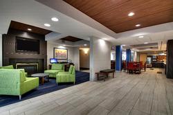 Holiday Inn Express and Suites Cedar Rapids I 380