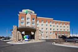 Holiday Inn Express and Suites Denver East Peoria