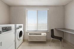 Holiday Inn Express and Suites Denver Airport