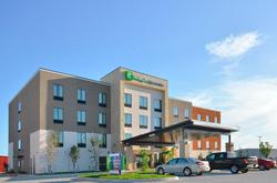 Holiday Inn Express and Suites Oklahoma City Mid A