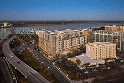 Holiday Inn Express Suites Charleston Dwtn West