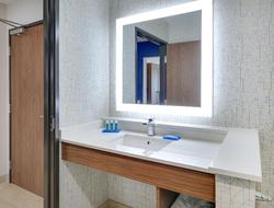 Holiday Inn Express & Sui Dallas NW HWY Love Field