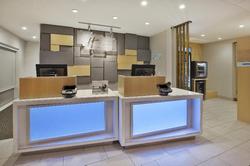 Holiday Inn Express & Suites Grand Rapids-Airport