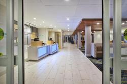 Holiday Inn Express & Suites Grand Rapids-Airport