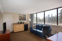 Days Inn & Suites By Wyndham Tallahassee Conf Cent