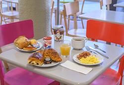 B&B HOTEL Nîmes Centre Arènes