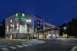 Holiday Inn Express & Suites Charlotte -Ballantyne