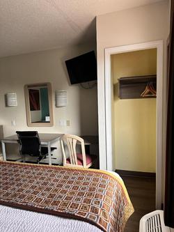 Howard Johnson by Wyndham Clarksville Tennessee