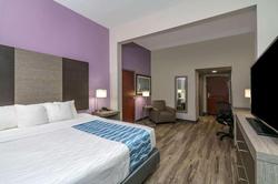 La Quinta Inn Suites By Wyndham Clarksville