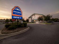 Howard Johnson by Wyndham Columbus Fort Moore