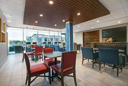 Holiday Inn Exp & Suites Milwaukee - Brookfield