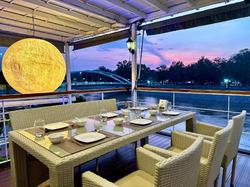 Dragon River Avenue Hotel