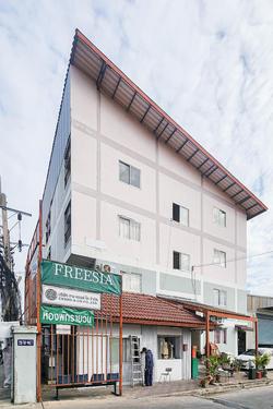 Freesia Bangphi Guest House by ZUZU