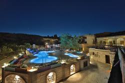 Holiday Cave Hotel