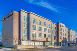 La Quinta & Suites Wyndham Kansas City Beacon
