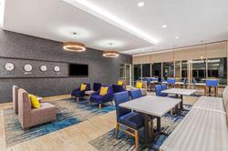La Quinta & Suites Wyndham Kansas City Beacon