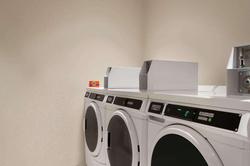 La Quinta Inn & Suites Orlando IDrive Theme Parks