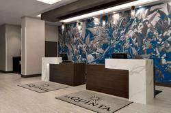 La Quinta Inn & Suites Orlando IDrive Theme Parks