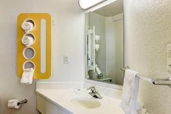 Super 8 by Wyndham Aurora East