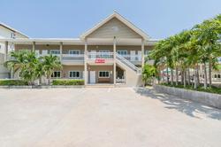 OYO 765 Pom Pom Residence