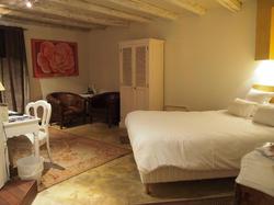 Logis Hôtel Les Pages Rest. Le Petit Comptoir
