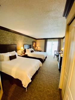 Fourwinds Lakeside Inn & Marina