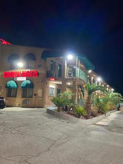 Crown Motel