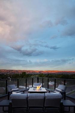 Hotel Maverick