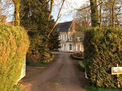 Manoir De Curty