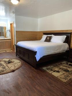 Chinook Winds Motel