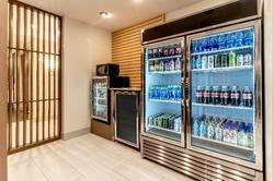 Holiday Inn Express & Suites Milwaukee West Allis