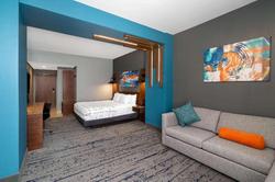 La Quinta Inn & Suites by Wyndham Louisville East